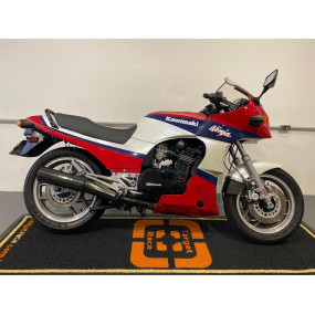 Kawasaki GPZ 900 R    ** RARIDADE**