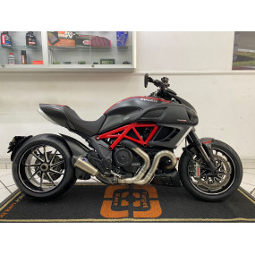 Ducati Diavel Carbon ABS - Revisão Desmo de 24000KM já realizada por tempo.